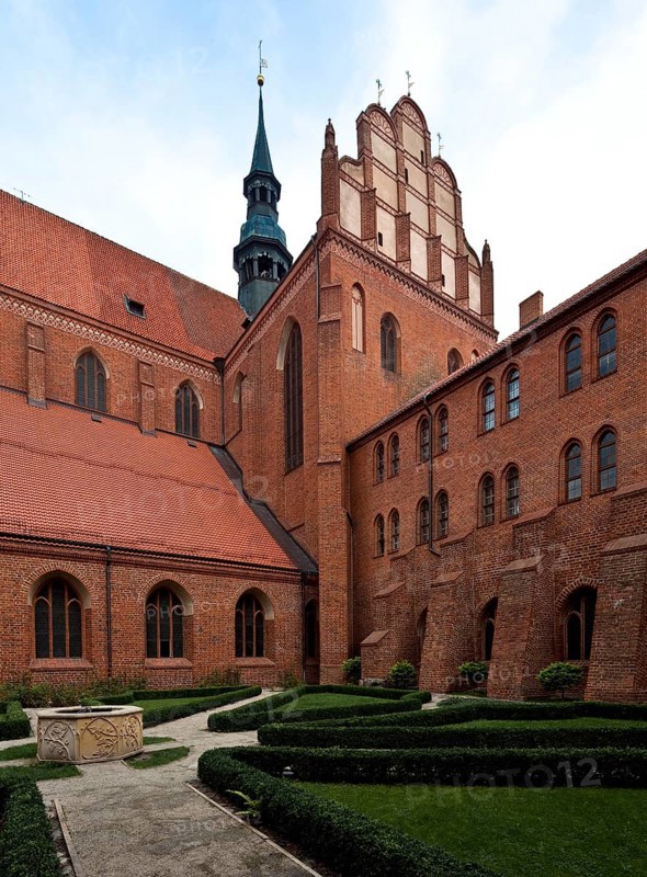 Former Cistercian church, cloister courtyard with a view of the south transept from the south-west, St., Sankt, Saint