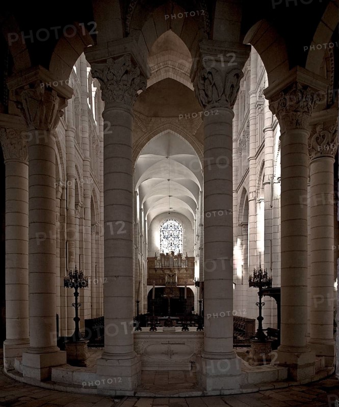 Arcades of the inner choir, view from the ambulatory to the west into the choir and nave, St., Sankt, Saint