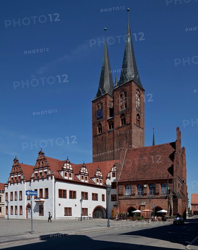 View from south-west, corps wing left 15th century, Renaissance remodelling late 16th century, arcade wing 14th century, towers 15th century, St., Sankt, Saint