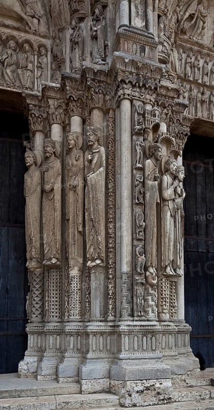1195-1260 Main construction period, west façade, royal portals 1145-70 with biblical kings, queens, prophets and others as mural figures, St., Sankt, Saint
