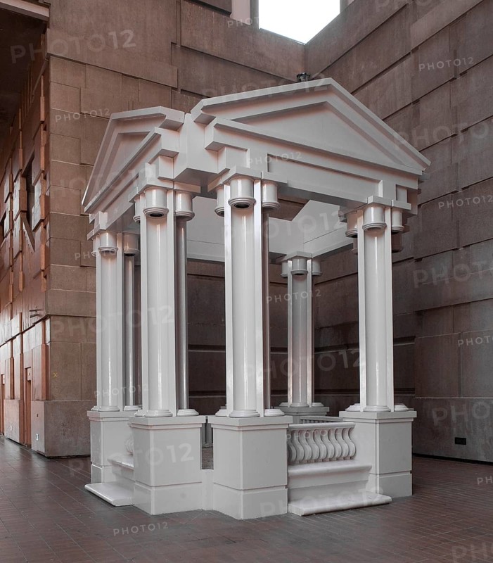 Palacio de Abraxas 1982 by Ricardo Bofill, Temple