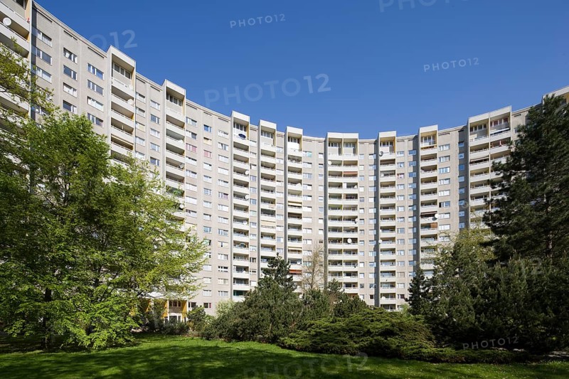 Semicircular, 18-storey residential tower block by Walter Gropius, interior