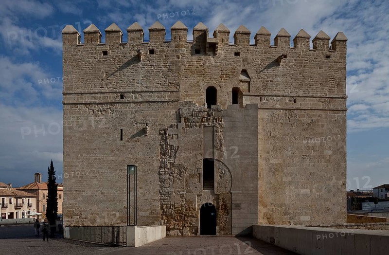 Cordoba, Calahorra Tower. Museum of the Three Cultures Bridge side