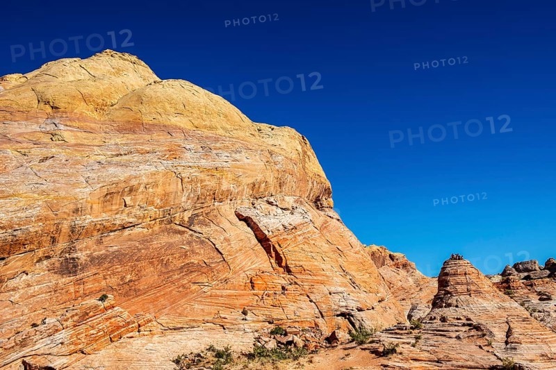 Hikers in the White Domes Loop, Valley of Fire State Park, Nevada, USA, North America