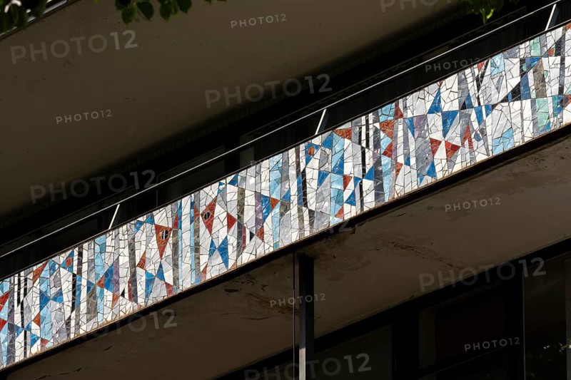 Krefeld, Ostwall 70-75, commercial building with reliefs on the balcony parapets by Curth Georg Becker. Built in 1957 by Karl Nothelfer