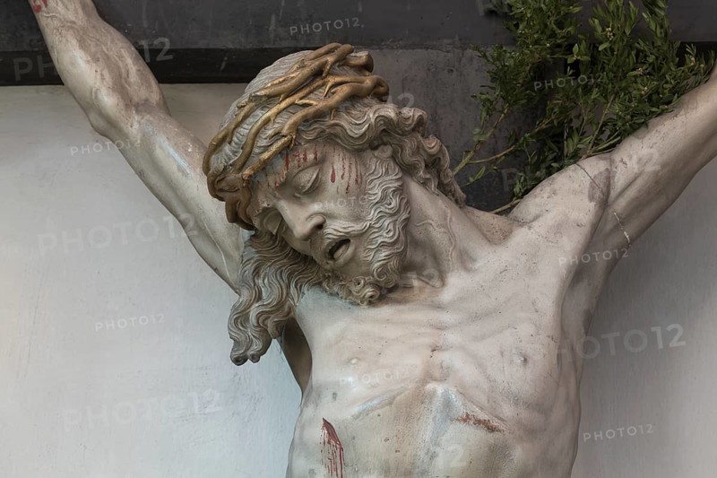 Brauweiler near Pulheim, St Nicholas' Abbey Church, north aisle, mission cross by Gabriel de Grupello made of white sandstone and Aachen bluestone