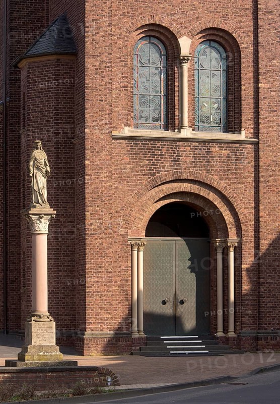 View from the west with Marian column, architect: Robert Ferdinand Cremer 1860-1863, St., Sankt, Saint