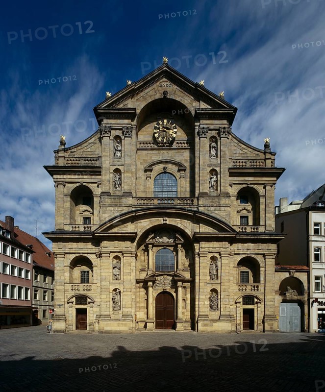 Facade of the parish church of St Martin, completed in 1690, St, Sankt, Saint