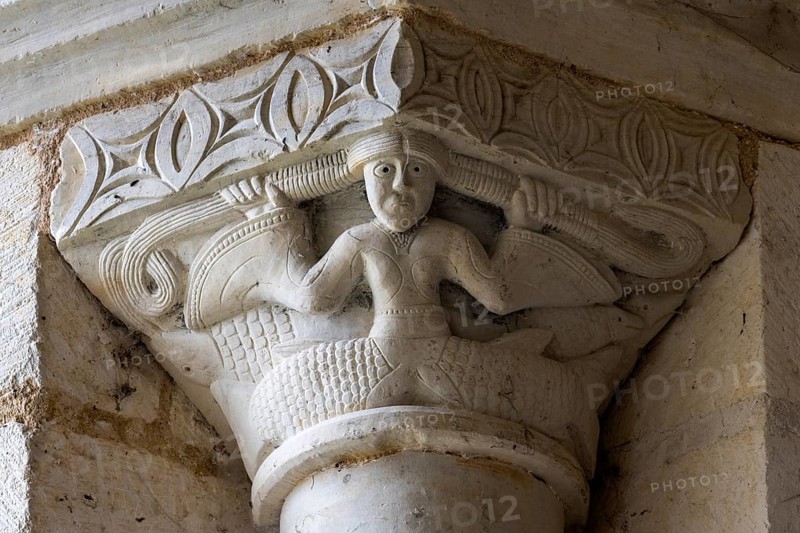Plaimpied-Givaudins, Saint-Martin church from 1080, capital with mermaid