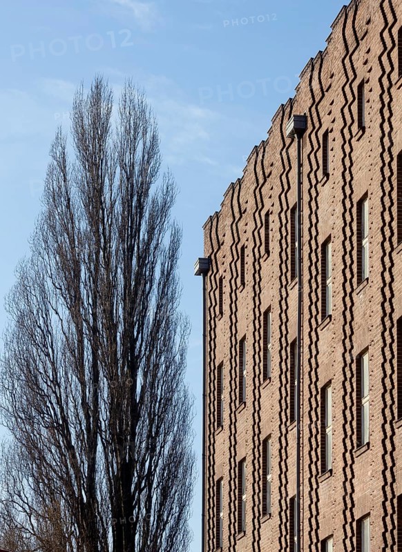 Hanover-Vinnhorst, administration building of the company Gebrüder Mayer