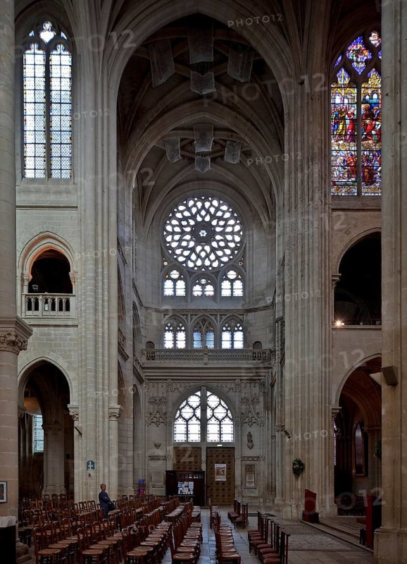 Senlis, Cathedral Notre-Dame, view from the south into the northern transept arm, St., Saint, Saint