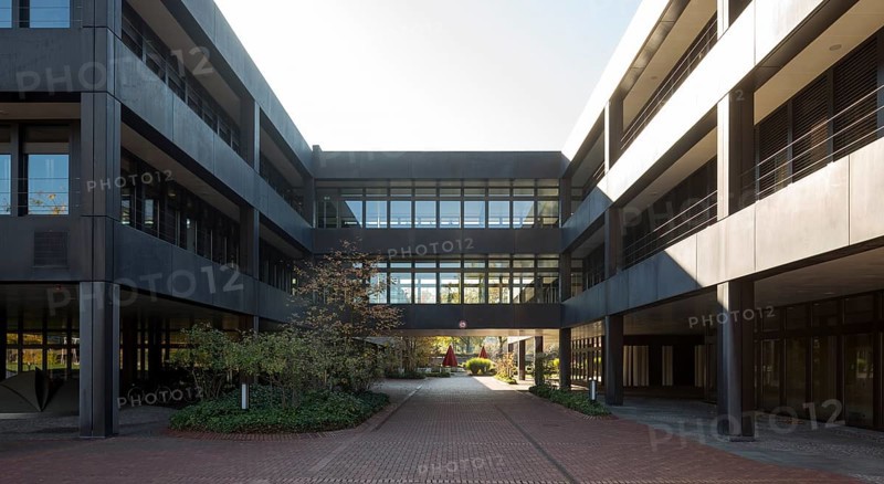Federal Chancellery building, 1976 to 1999 seat of the Federal Chancellery, architect: Federal Building Directorate with planning group Manfred Adams, Günther Hornschuh, Peter Türler, Georg Pollich (later planning group Stieldorf)