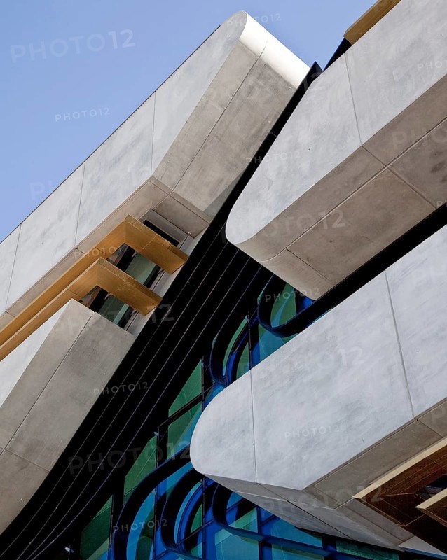 Montpellier, multi-purpose building PIERRESVIVES, built 2006-2012 by Zaha Hadid, Vestibühl, main entrance side