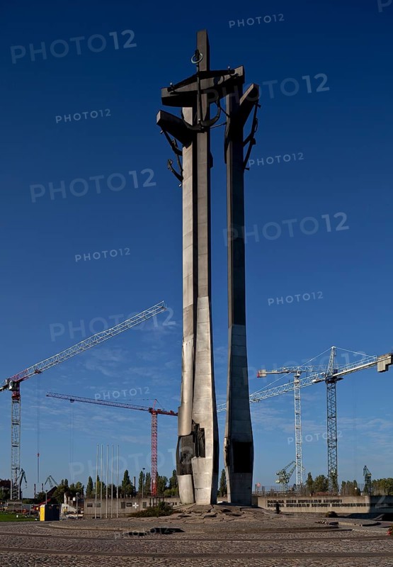 Monument to the Fallen Shipyard Workers, erected in 1980, general view