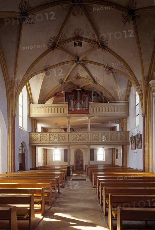 Bad Birnbach. Parish church. View of the two-storey organ loft: parapets decorated with neo-Gothic tracery. Late Gothic vault, St., Sankt, Saint