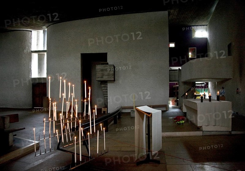 Notre Dame du Haut, Le Corbusier 1953 to 1955, chancel inside facing north, candle, candles, St., Saint, Saint
