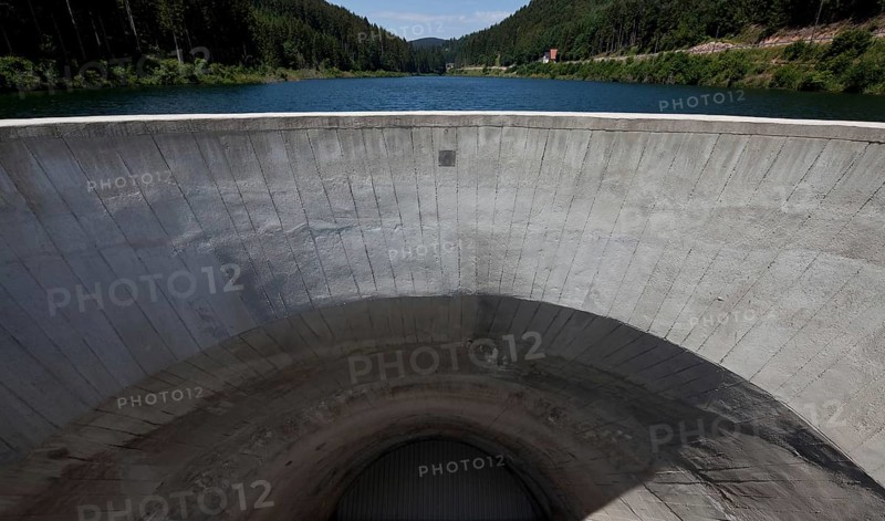 The only arch dam in Germany, completed in 1925, decommissioned in 1969, reactivated in 2007, view from Kronenweg over a segment to the east