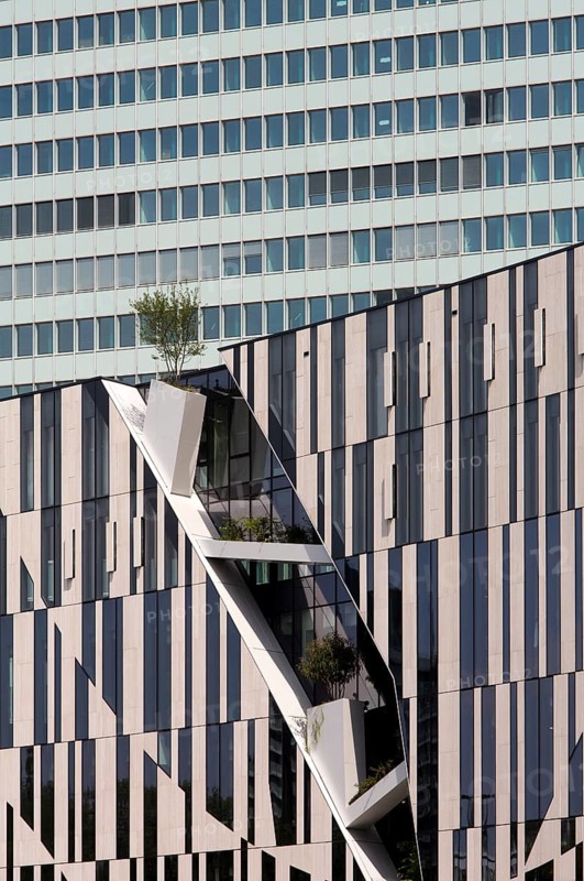 Facade at the Hofgarten, behind it the Dreischeibenhaus (Thyssen tower block)