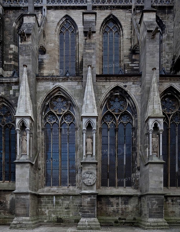 North façade of the three western nave bays with buttressed canopies restored in 2011, St., Sankt, Saint