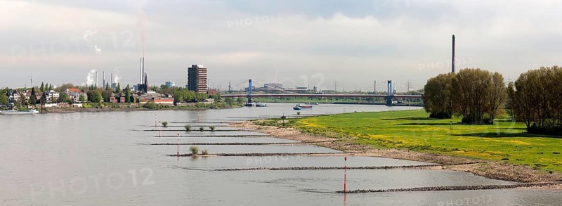 View from the A40 motorway to Alt-Homberg and the industrial plants of Thyssen-Krupp and the Hotel Rheingarten with Friedrich Ebert Bridge