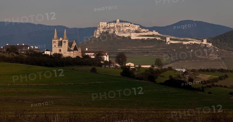 Spišská Kapitula (Spiš Chapter, Hungarian Szepeshely), St Martin's Cathedral, behind it Spiš Castle, St., Sankt, Saint