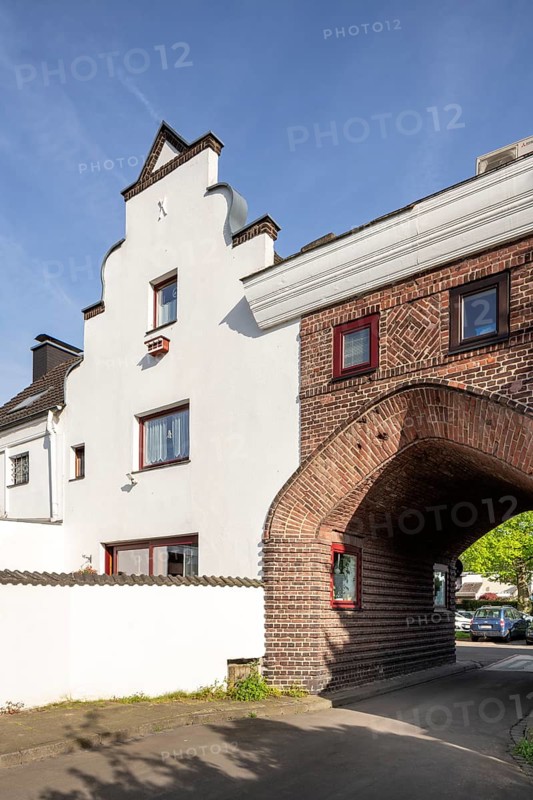 Krefeld, Ritterfeld housing estate, Voltasiedlung, architect Franz Lorscheidt, extension 1925/27, gable and archway