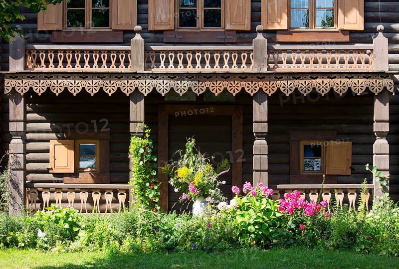Half-timbered house with front log facade, built 1825-1827 based on a drawing by Carlo Rossi, veranda with flowers