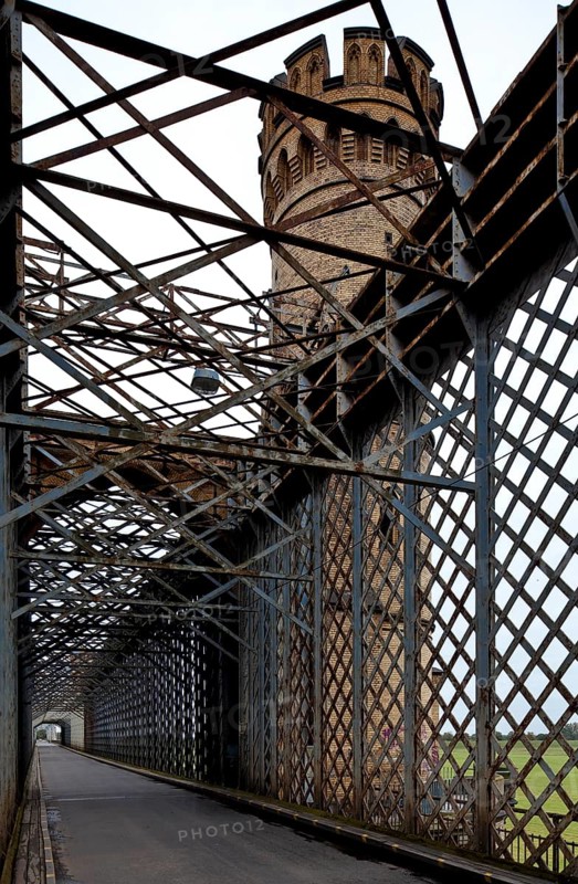 Built 1851-1857, original steel lattice superstructure, diagonal interior view with south-west tower