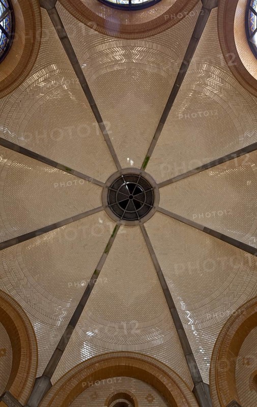 Central bathhouse around 1900, domed hall inside, vaulted ceiling