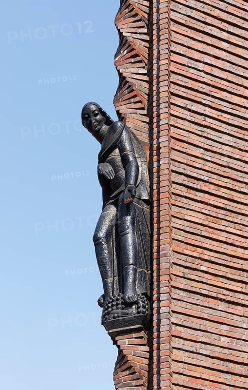 1927-1929, Ernst and Günther Paulus, figure by Felix Kupsch and turned column at the north-west corner, St., Sankt, Saint