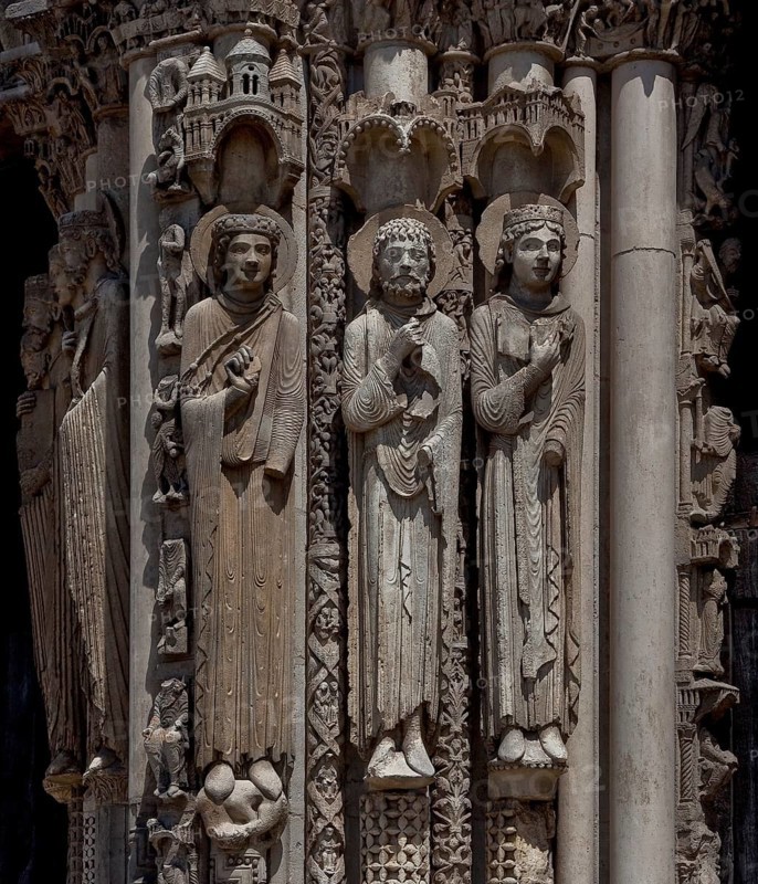 1195-1260 Main construction period, west façade, royal portals 1145-70 with biblical kings, queens, prophets and others as mural figures, St., Sankt, Saint