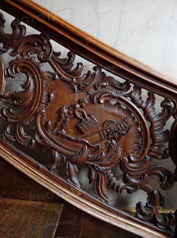Residential building Zum goldenen Helm, cantilevered oak staircase, railings with picture cartouches. Depictions of putti at the clothmaker's: The transport