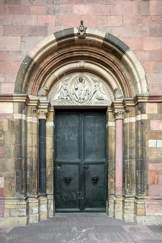 Mainz, St Martin's Cathedral, north side, market portal