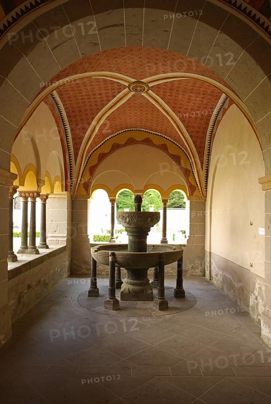 Cloister with well house, St., Sankt, Saint
