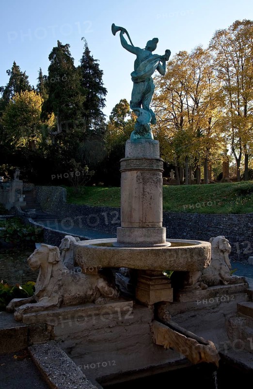 Main construction period 1907-1915 by Bernhard Sehring, lion fountain with bronze sculpture of FORTUNA GLORIOSA 1890 by Hans Latt