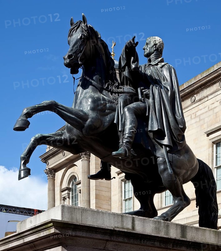 Bronze memorial by John Steel in front of the Register House