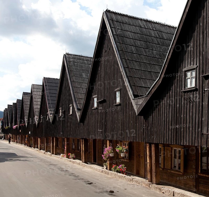 Linen weavers' houses ZWÖLF APOSTEL, partial view of the street side, donated by the Cistercian monastery of Grüssau in 1707