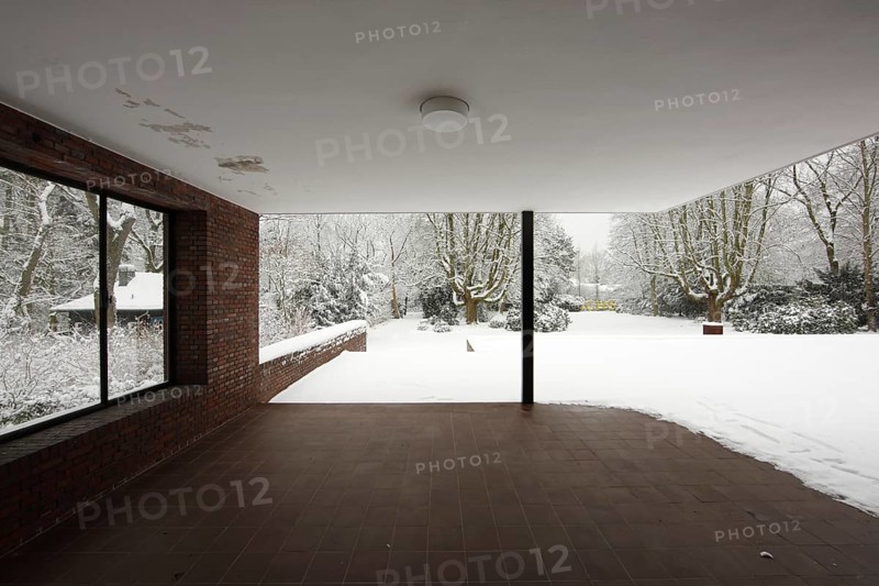 Built between 1928 and 1930 by Ludwig Mies van der Rohe as a residential building, covered terrace with a view of the garden