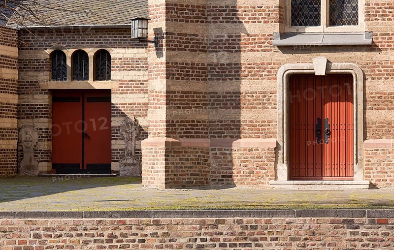 Entrance to the baptistery by Dominikus Böhm 1928, south portal on the right, St., Sankt, Saint