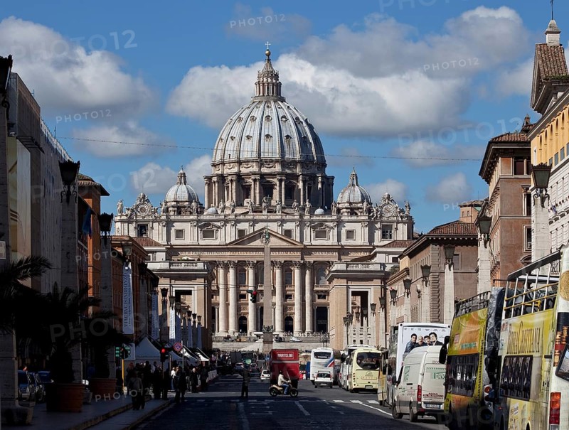 Seen from the east from Via della Conciliazione, St., Sankt, Saint