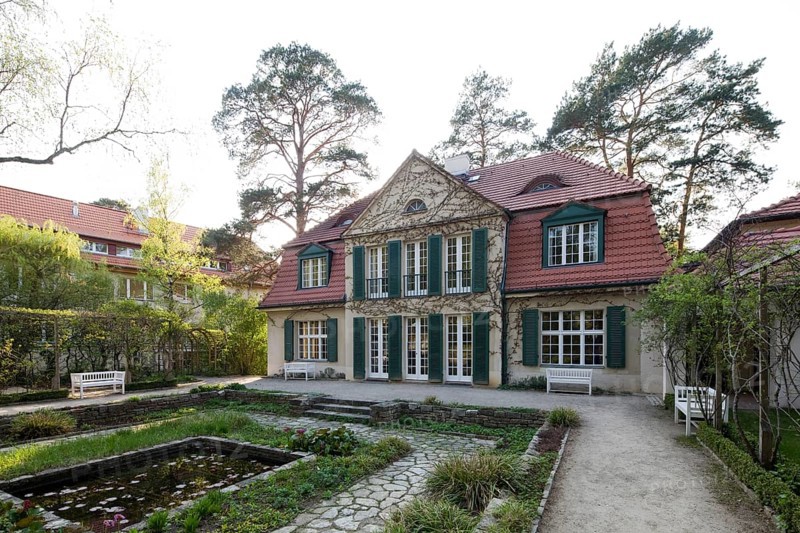 Garden side with sunken garden, the only surviving garden design by Ludwig Mies van der Rohe in Germany