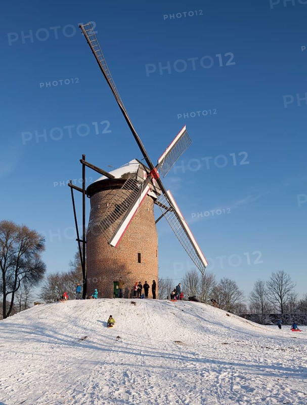 Tower windmill between Krefeld and Meerbusch. The grain mill is around 700 years old, making it one of the oldest preserved windmills in the Lower Rhine region, probably built on a defence defence tower in front of Linn Castle. Tobogganing children