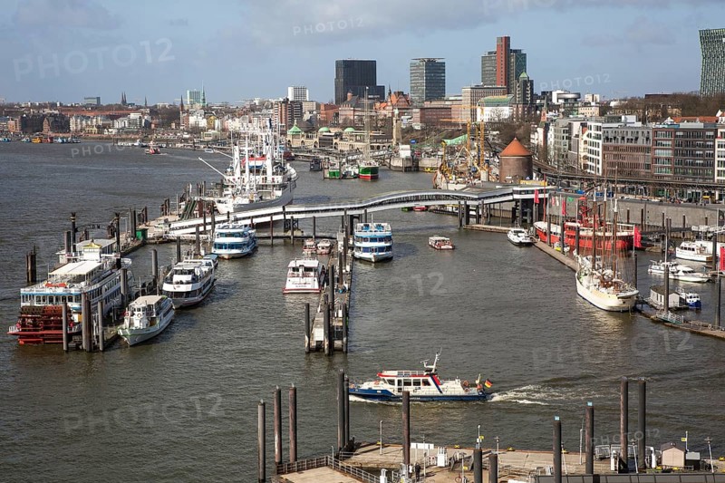 Hamburg, Elbphilharmonie, foyer called Plaza, view of the harbour from the west window of the PLAZA, designed by Herzog & de Meuron, built 2007-2016