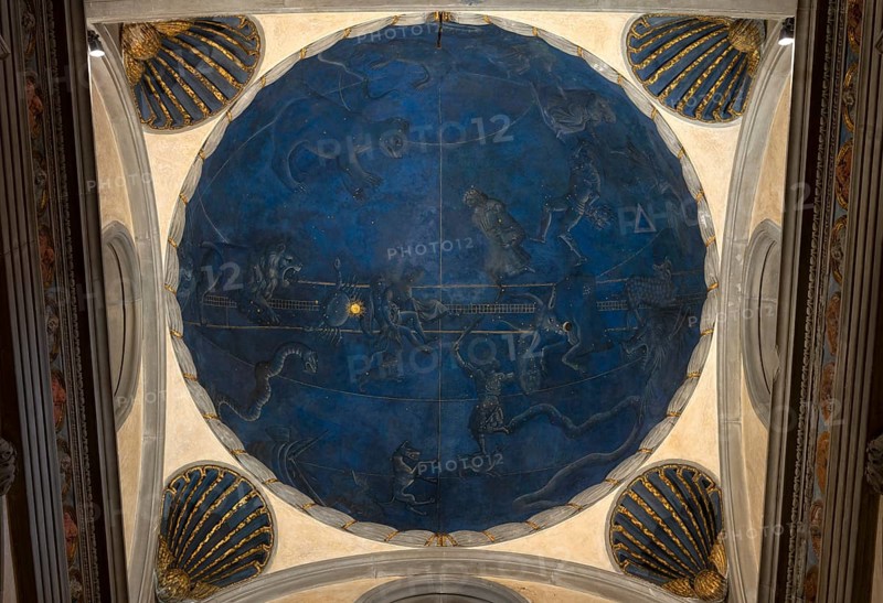 Florence, Firenze, San Lorenzo, first church building of the Renaissance, Old Sacristy, built 1419-1422 by Filippo Brunelleschi, view into the dome above the altar with fresco of the constellation for the laying of the foundation stone