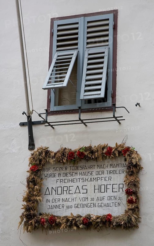 Italy S-Tyrol Neumarkt Laubengasse Andreas Hofer House Memorial plaque. Andreas Hofer (* 22 November 1767 at the Sandhof near St. Leonhard in Passeier in the former county of Tyrol, † 20 February 1810 in Mantua, Italy) was an innkeeper at the Gasthaus Am Sand and cattle dealer. In his role as leader of the Tyrolean uprising movement of 1809, he is regarded as a freedom fighter against the Bavarian and French occupation of his homeland. Hofer is often honoured locally - especially by the German-speaking population - with numerous monuments as a kind of national hero., St., Sankt, Saint
