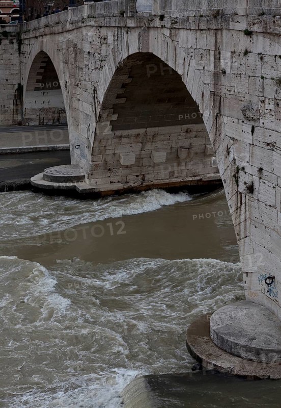 View from the Trastevere riverbank to the Tiber island, detail at high tide