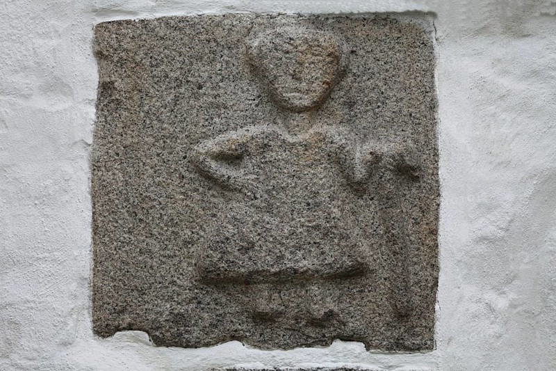 DNK, Langeland, Skroebelev, village church, ca. 12th century, Exteriör, granite sculpture, north wall, female figure, St., Sankt, Saint