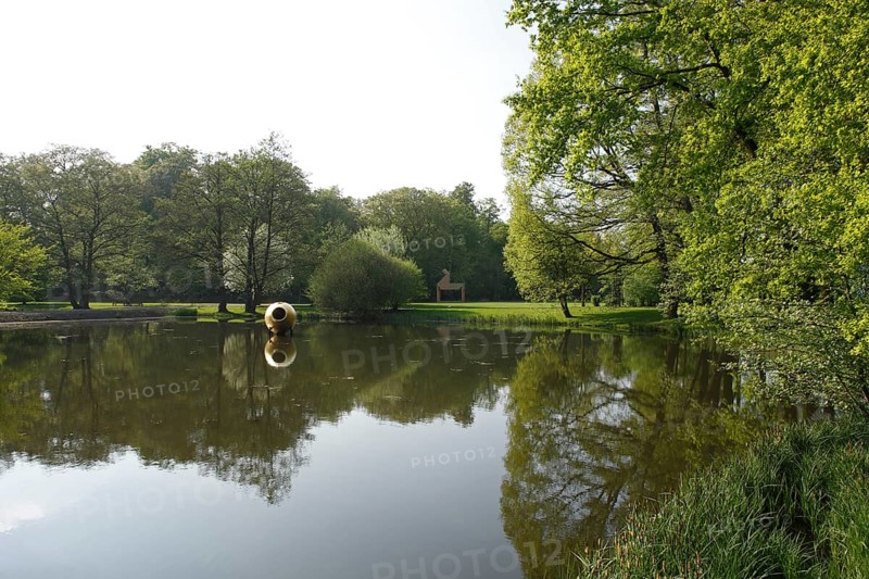 Moyland, castle park in spring
