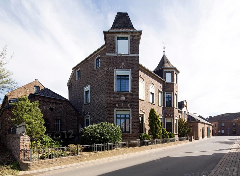 Erftstadt-Herrig, Domhof courtyard complex