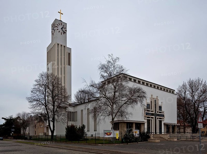 Built 1930-32 by Hans Heinrich Grotjahn, reinforced concrete skeleton construction, tower with gilded cross 43 m high, view from south-west, St., Sankt, Saint